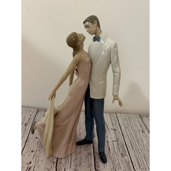 Lladro #06475 Happy Anniversary Couple Dancing - Picture 13 of 15